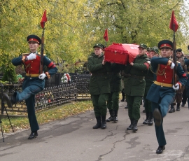 ПЕРЕЗАХОРАНЕНИЕ ПОДОЛЬСКОГО КУРСАНТА НА КРАСНОЙ ГОРКЕ